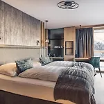 ホテル Schoene Aussicht 4*
