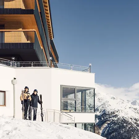Hotel Schoene Aussicht 4*