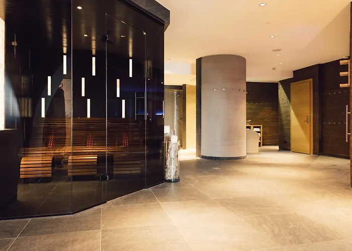 Schoene Aussicht Отель 4*