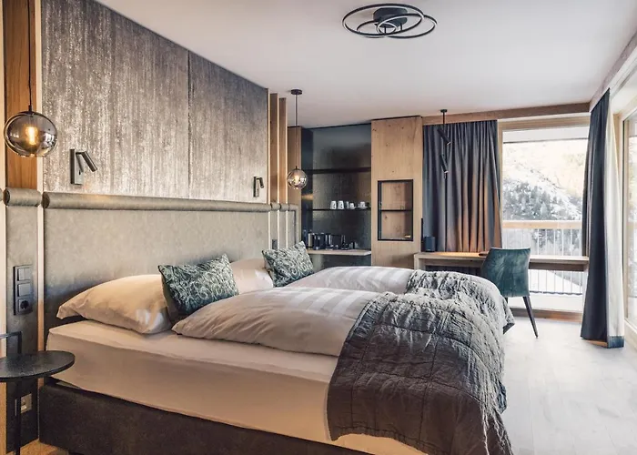 Отель Schoene Aussicht 4*