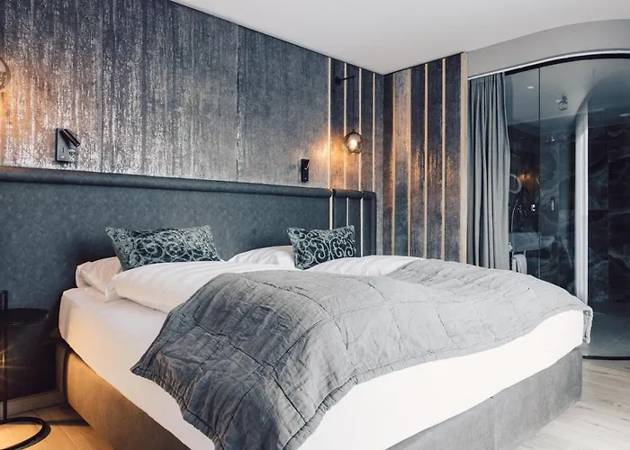 Schoene Aussicht Отель 4*