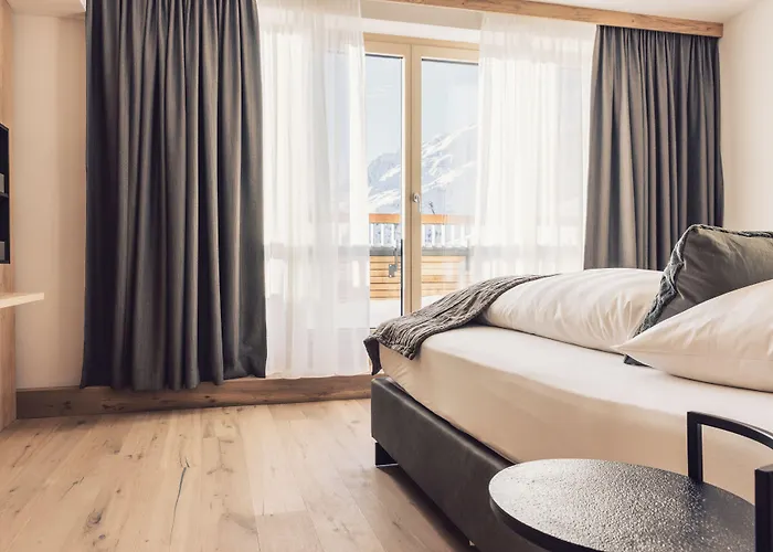 Отель Schoene Aussicht 4*