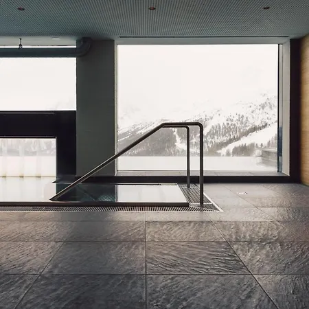 Hotel Schoene Aussicht 4*
