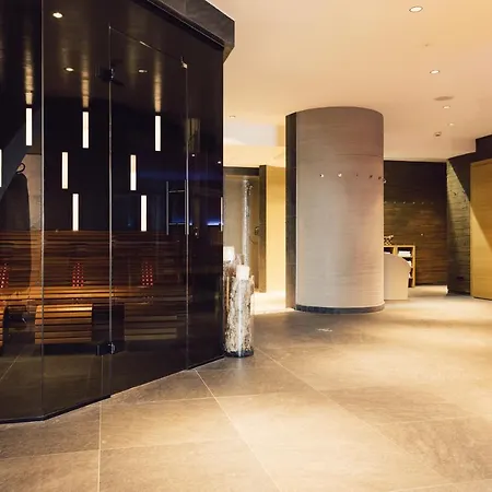 Schoene Aussicht מלון 4*