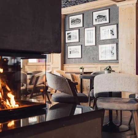 מלון Schoene Aussicht 4*