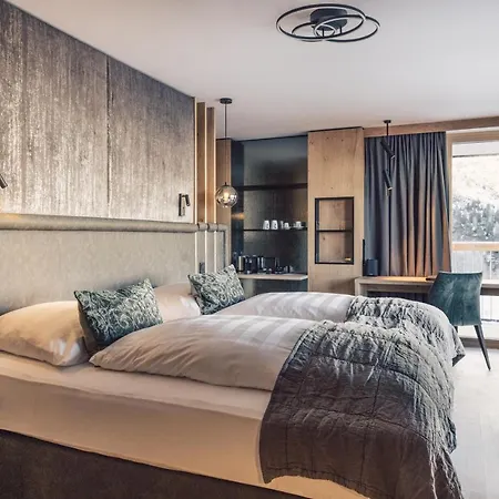 فندق Schoene Aussicht 4*