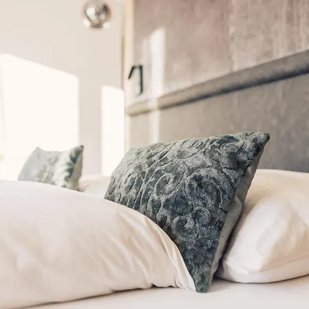 Schoene Aussicht מלון 4*