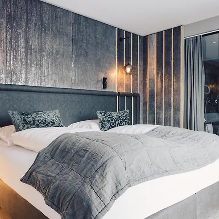 Schoene Aussicht מלון 4*