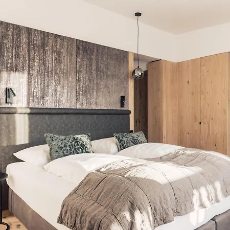 Schoene Aussicht מלון 4*