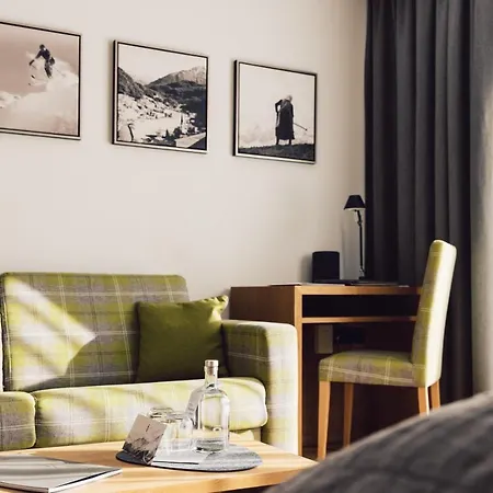 Hotel Schoene Aussicht 4*