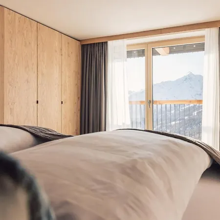 Hotel Schoene Aussicht 4*