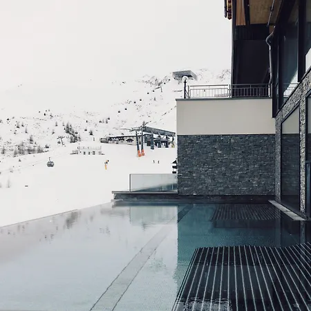 מלון Schoene Aussicht 4*