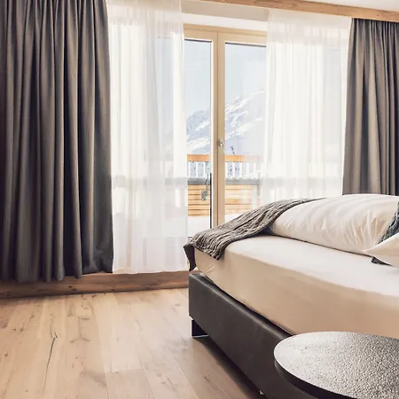 فندق Schoene Aussicht 4*