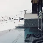 Hotel Schoene Aussicht 4*