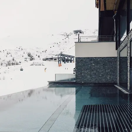 Schoene Aussicht מלון 4*